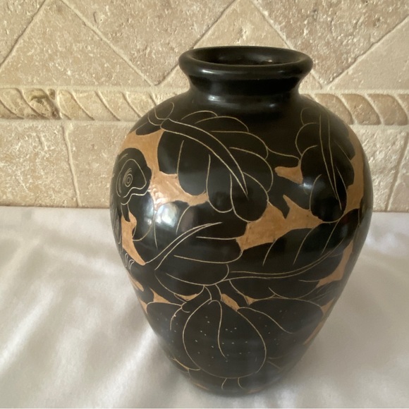 Terracotta Vase Hand Carved Art Bird Nicaragua Signed Urn Parrot - Picture 6 of 10